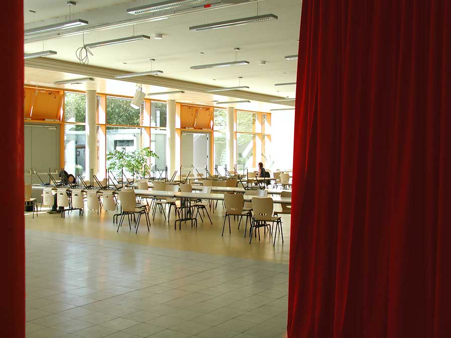 Speisesaal der Heinrich-von-Kleist-Schule in Eschborn Speisesaal der Heinrich-von-Kleist-Schule in Eschborn